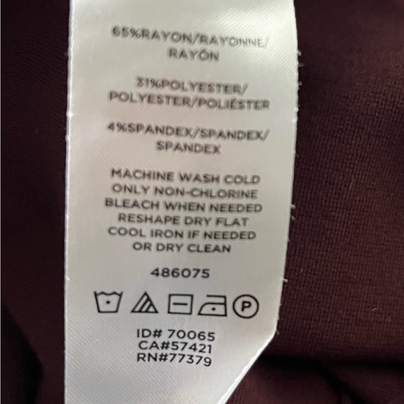 Ann Taylor burgundy, business essential top size petite - Picture 5 of 7